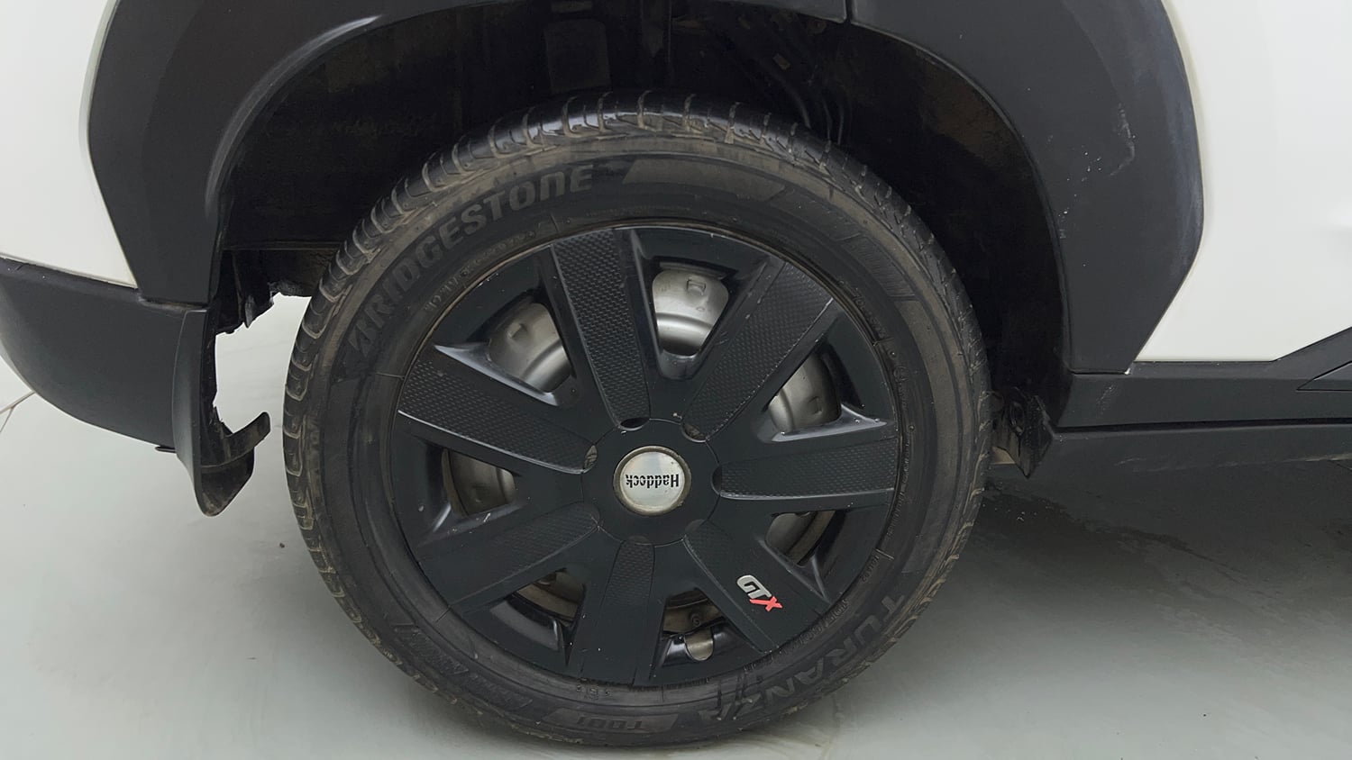 Used 2023 Nissan Magnite XE Petrol Manual tyres RIGHT REAR TYRE RIM VIEW