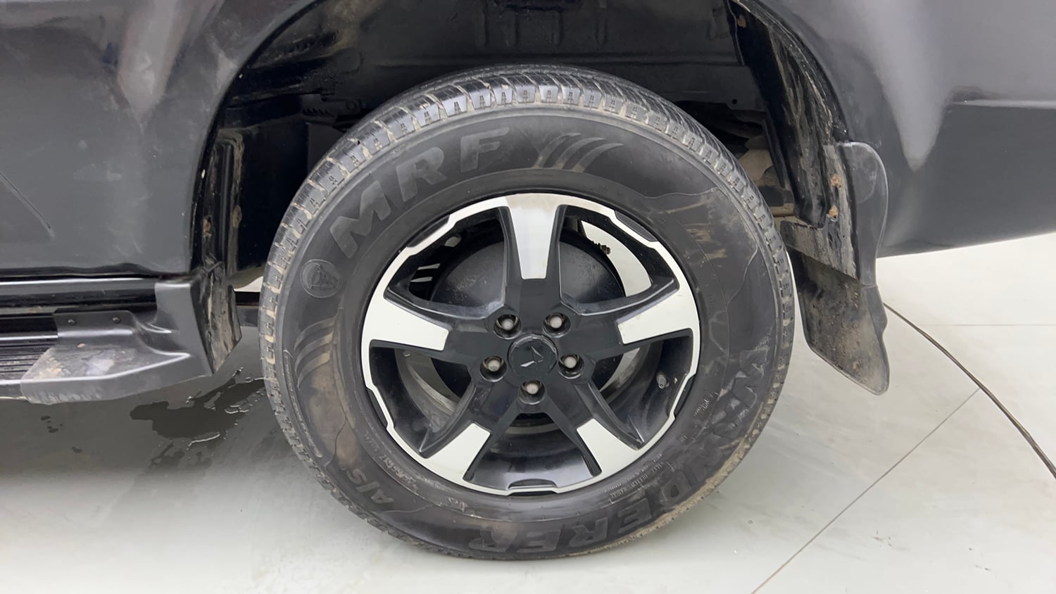 Used 2022 Mahindra Scorpio S9 Diesel Manual tyres LEFT REAR TYRE RIM VIEW
