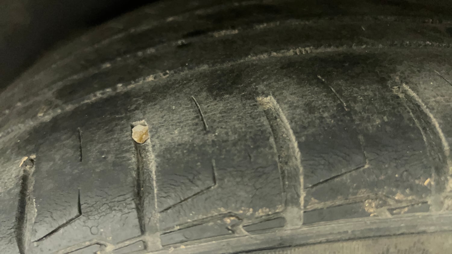 Used 2022 Kia Seltos X Line 1.4 DCT Petrol Automatic tyres LEFT REAR TYRE TREAD VIEW