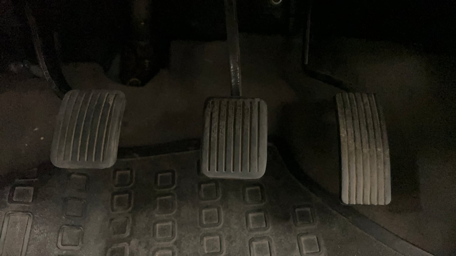 Used 2014 Hyundai i10 Sportz 1.1 iRDE2 Petrol Manual interior PEDALS VIEW