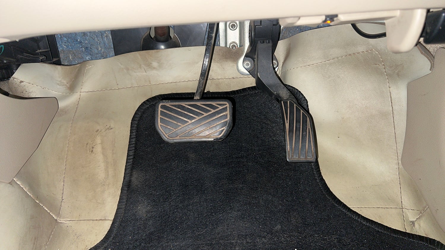 Used 2016 Maruti Suzuki Ciaz ZXI+ AT Petrol Automatic interior PEDALS VIEW