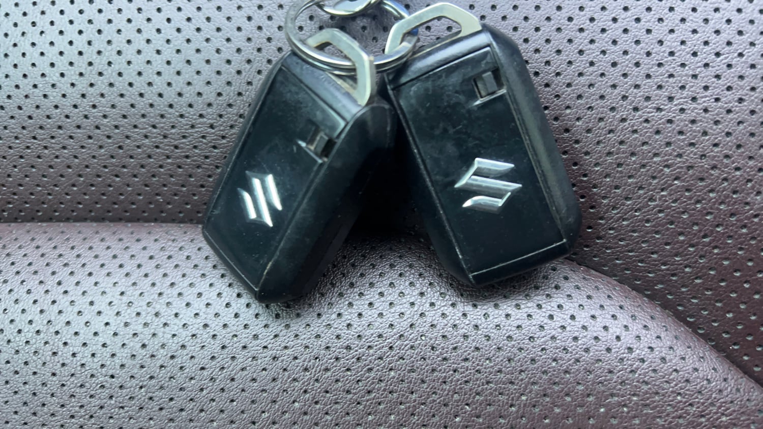 Used 2023 Maruti Suzuki Grand Vitara Alpha Dual Tone Smart Hybrid Petrol Manual extra CAR KEY VIEW