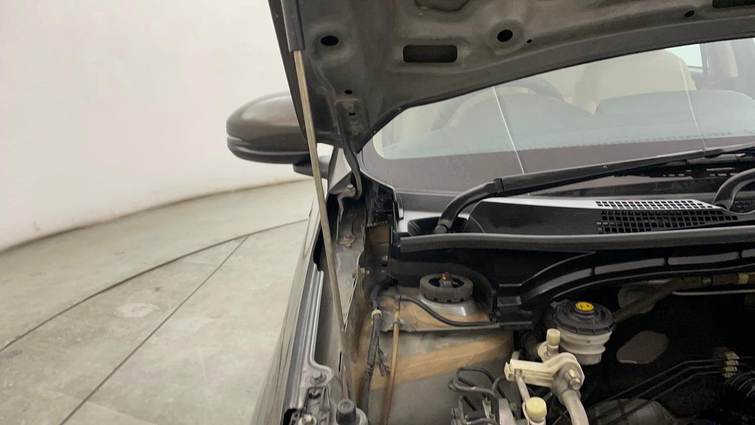 Used 2020 Honda Amaze 1.2 VX CVT Petrol Petrol Automatic engine ENGINE RIGHT SIDE HINGE & APRON VIEW