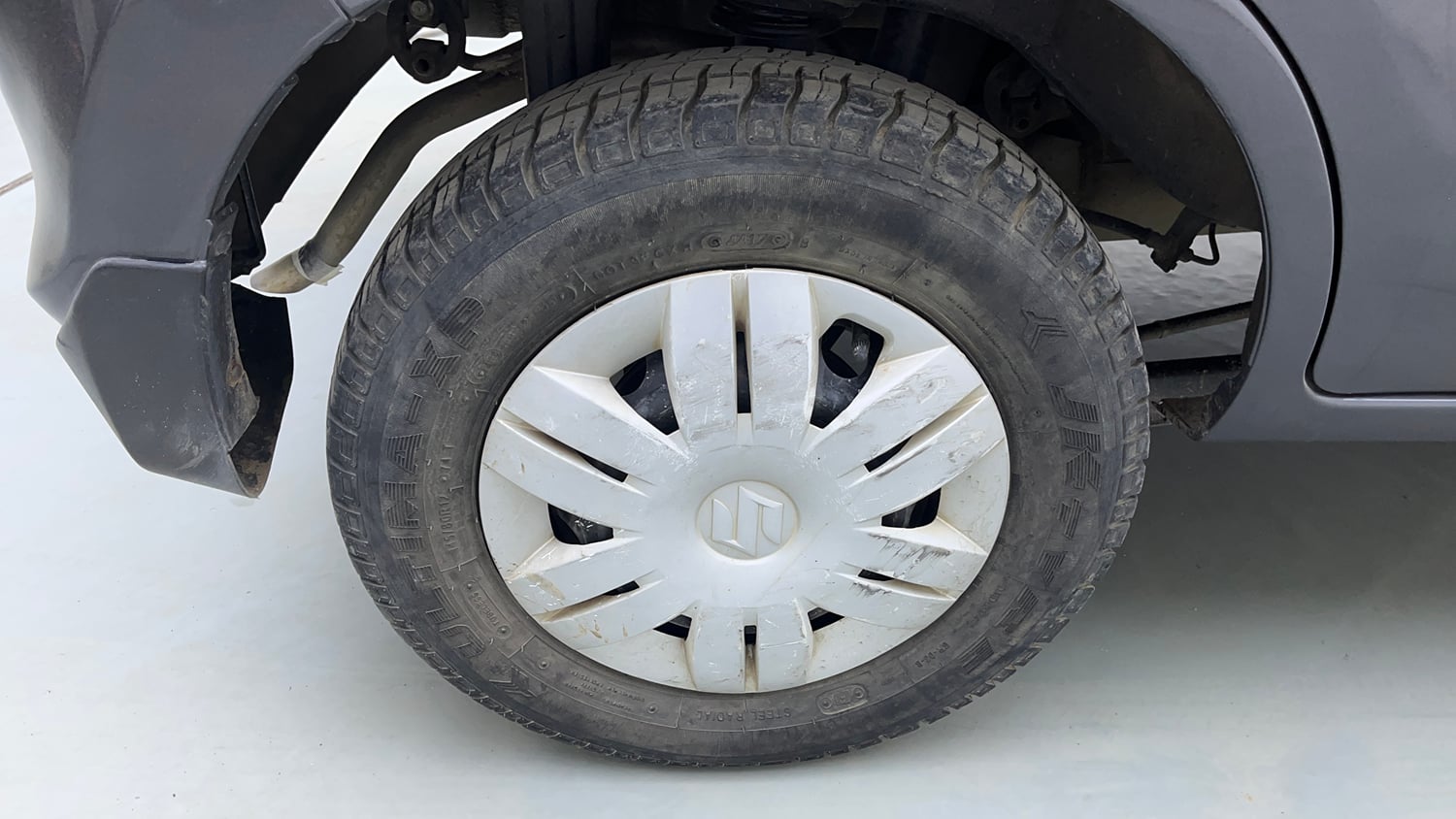 Used 2018 Maruti Suzuki Alto 800 LXi Petrol Manual tyres RIGHT REAR TYRE RIM VIEW
