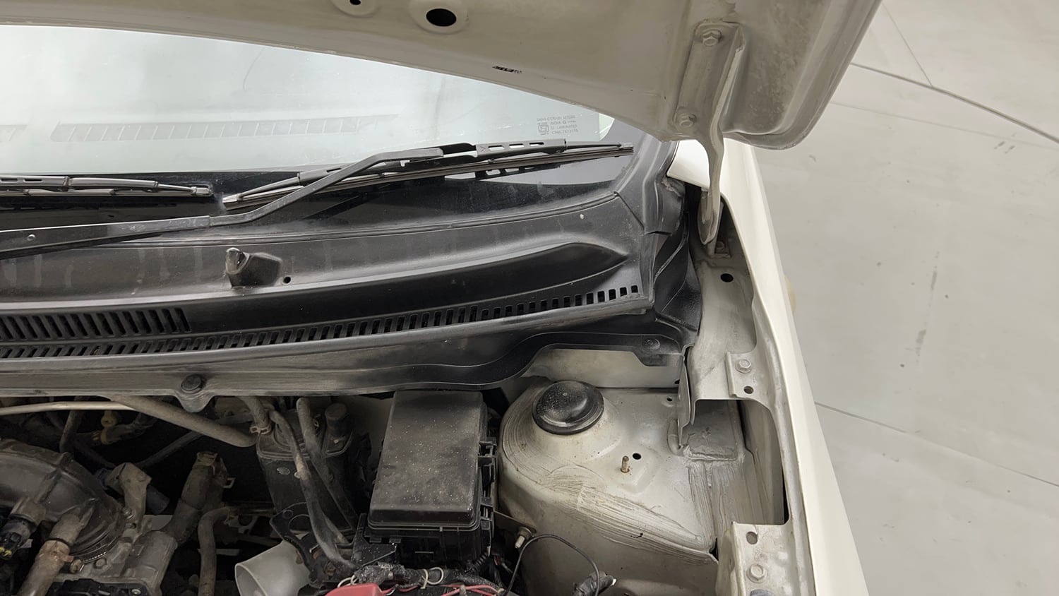 Used 2014 Maruti Suzuki Celerio VXi Petrol Manual engine ENGINE LEFT SIDE HINGE & APRON VIEW