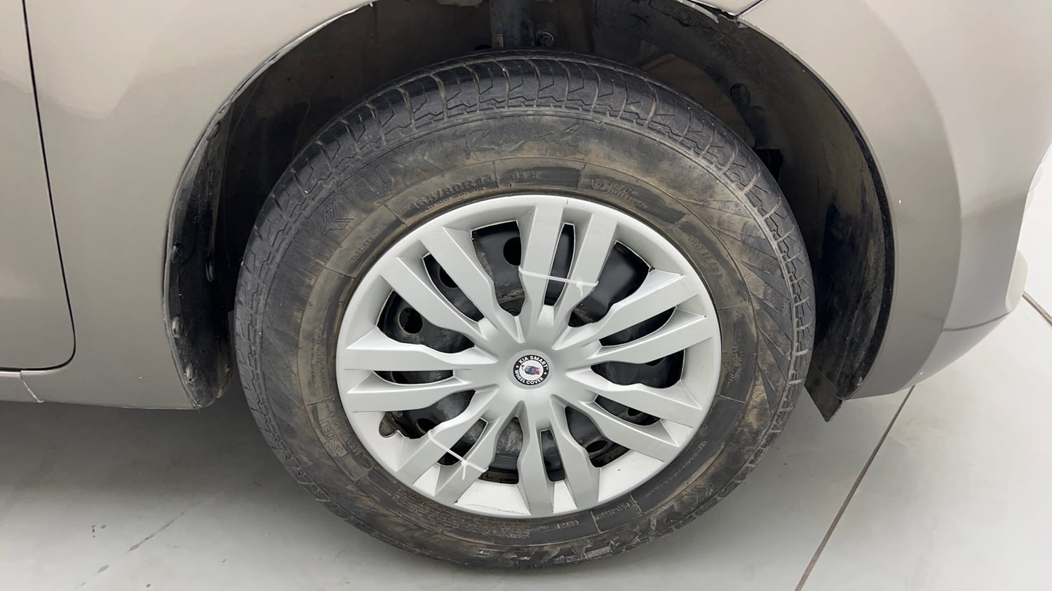 Used 2022 Maruti Suzuki Swift VXi Petrol Manual tyres RIGHT FRONT TYRE RIM VIEW