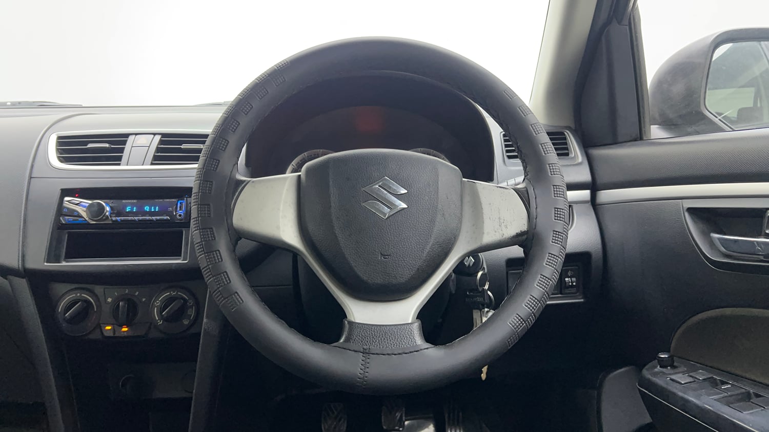 Used 2014 Maruti Suzuki Swift VXi Petrol Manual interior STEERING VIEW