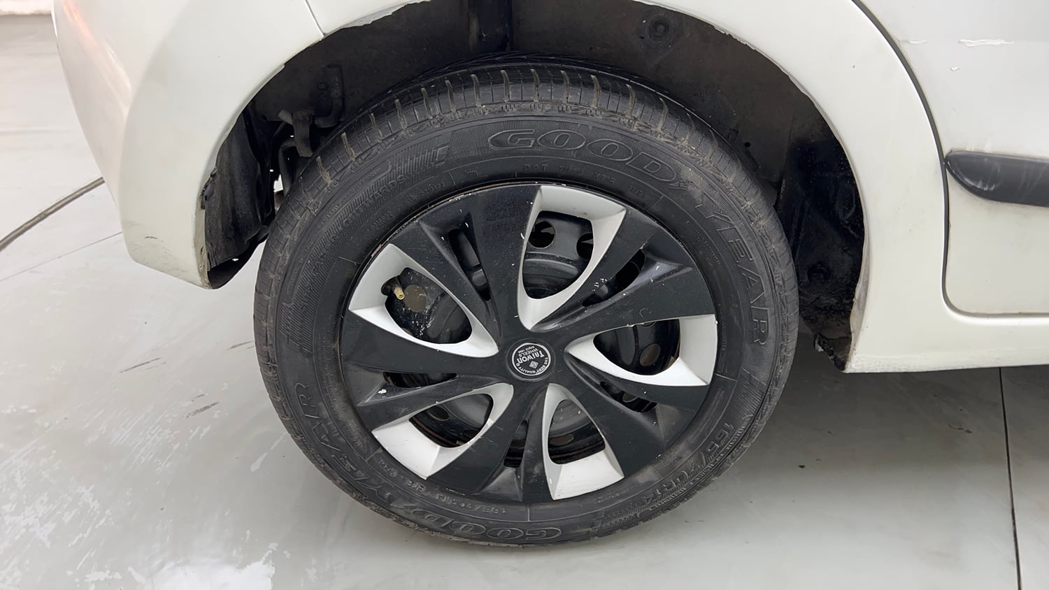 Used 2014 Maruti Suzuki Celerio VXi Petrol Manual tyres RIGHT REAR TYRE RIM VIEW