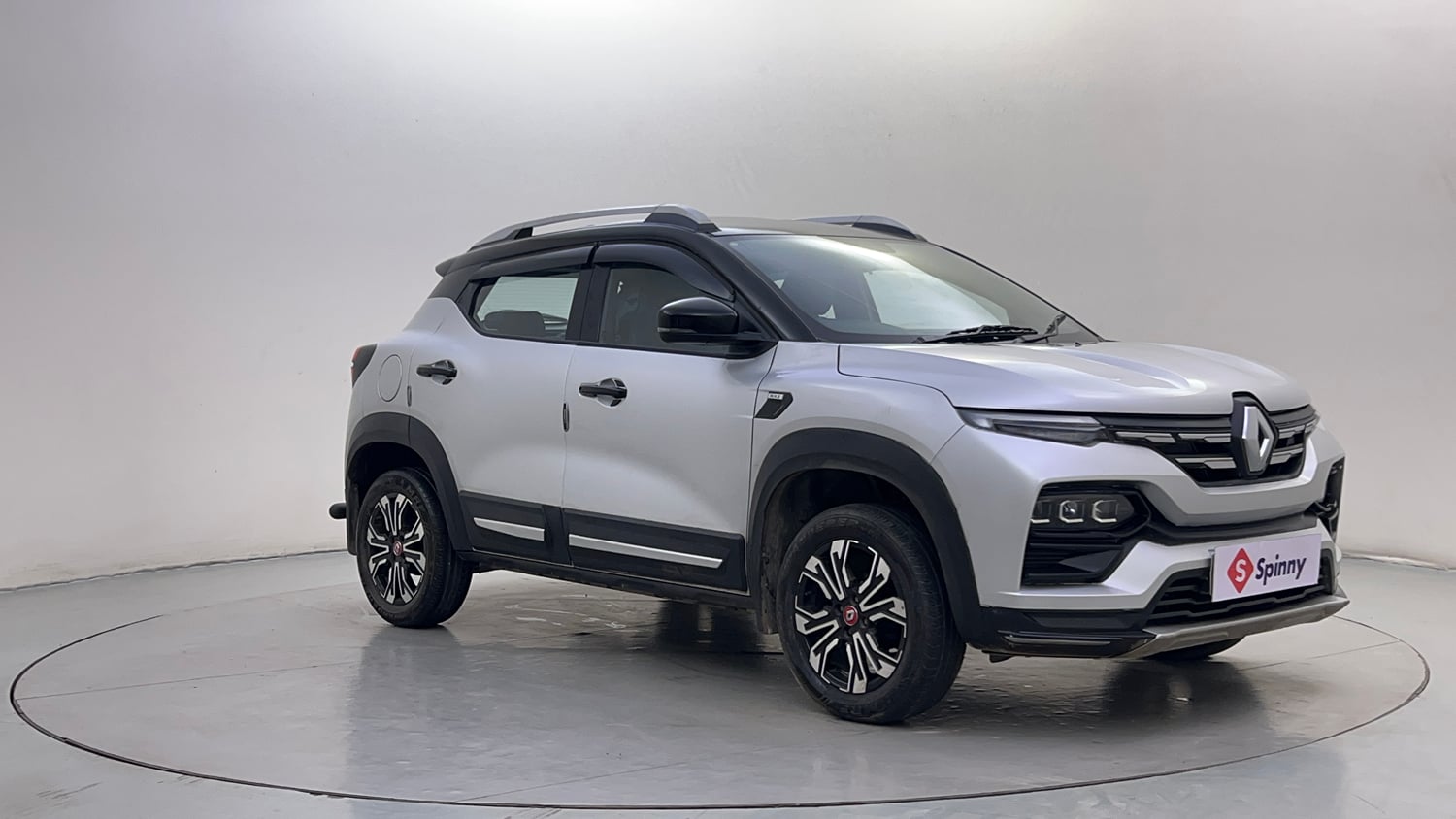Used 2022 Renault Kiger RXZ Turbo MT Dual Tone Petrol Manual exterior RIGHT FRONT CORNER VIEW