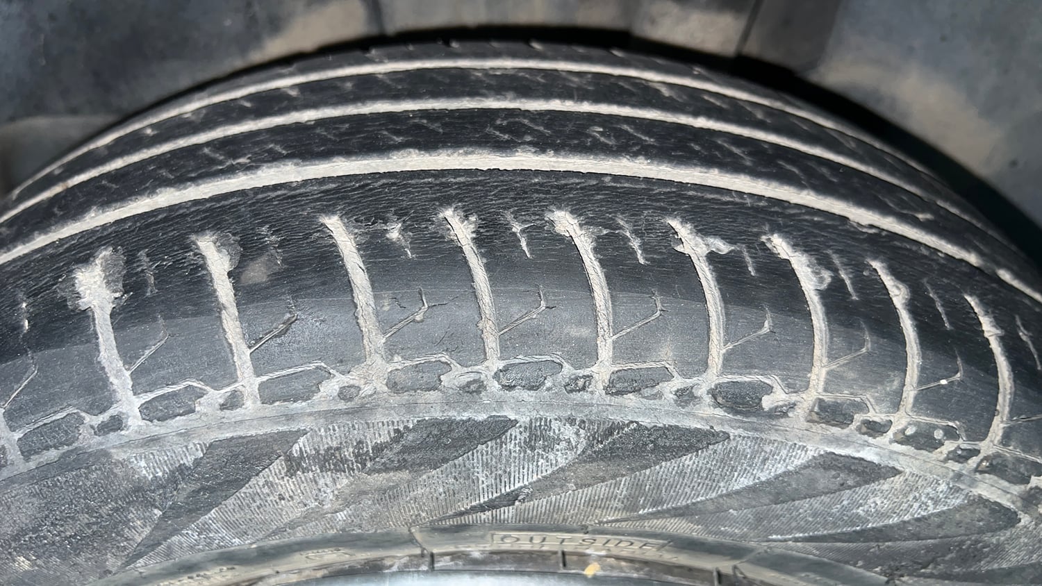 Used 2022 Maruti Suzuki Swift VXi Petrol Manual tyres LEFT REAR TYRE TREAD VIEW