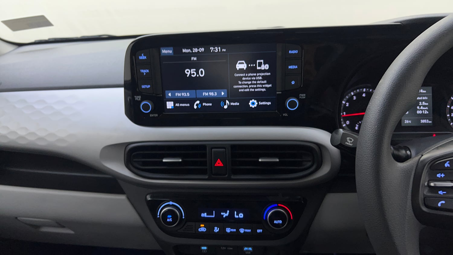 Used 2025 Hyundai Grand i10 Nios Sportz (O) 1.2 Kappa VTVT Petrol Manual top_features Touch screen infotainment system