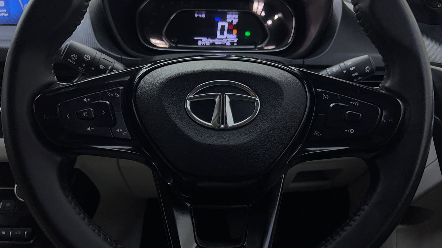 Used 2023 Tata Nexon XZ Plus LUXS Dual Tone Petrol Manual top_features Airbags