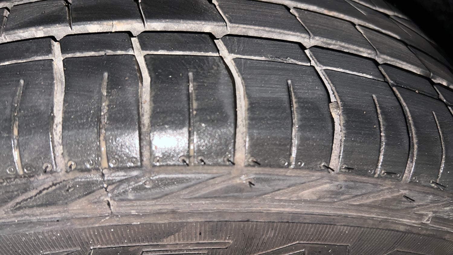 Used 2023 Tata Nexon XZ Plus LUXS Dual Tone Petrol Manual tyres RIGHT FRONT TYRE TREAD VIEW