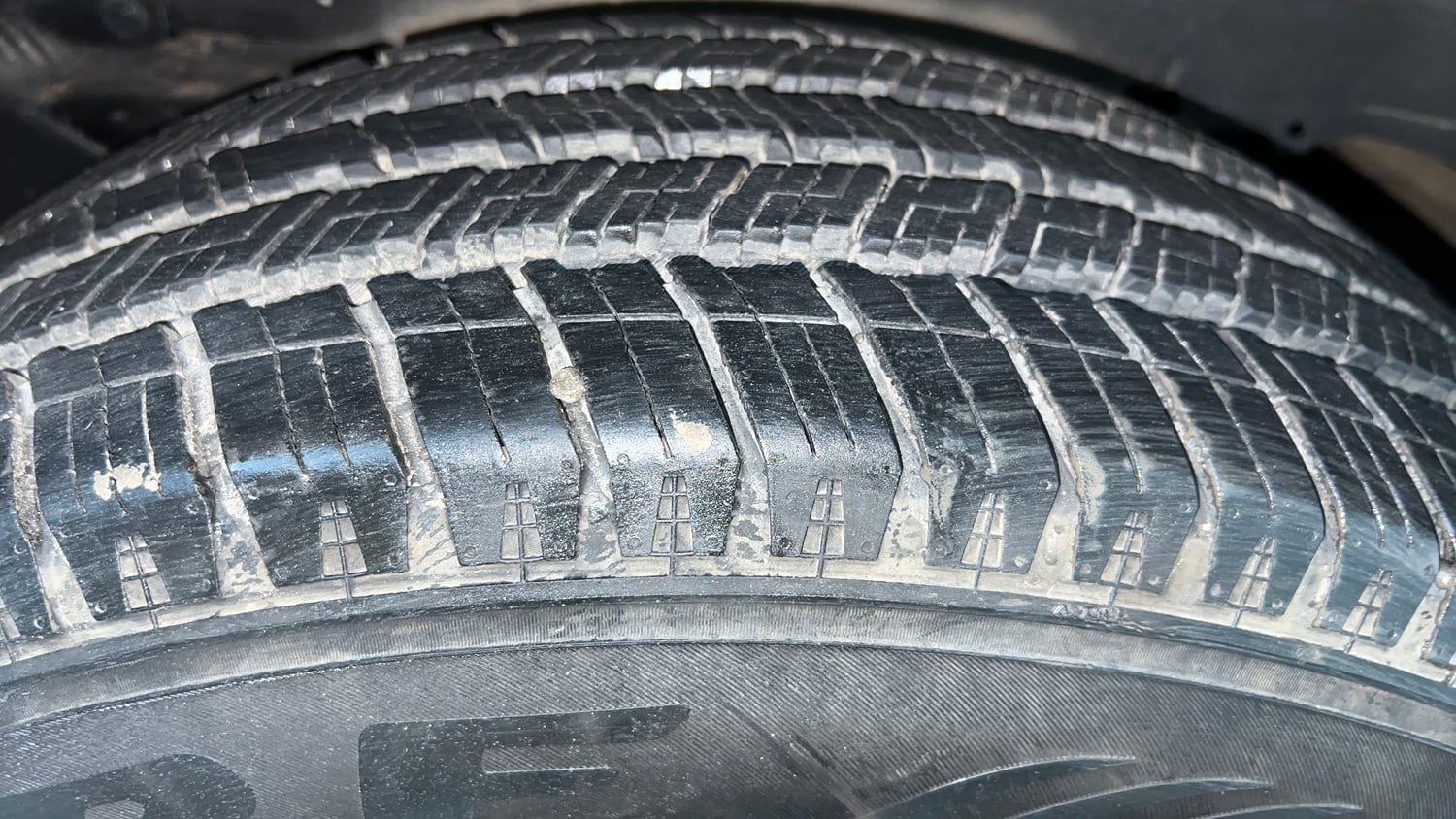 Used 2022 Mahindra Scorpio S9 Diesel Manual tyres LEFT REAR TYRE TREAD VIEW