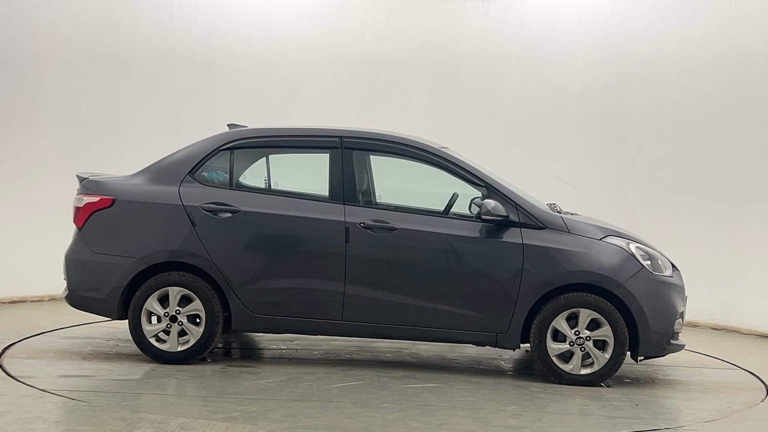 Used 2019 Hyundai Xcent SX Petrol Manual exterior RIGHT SIDE VIEW