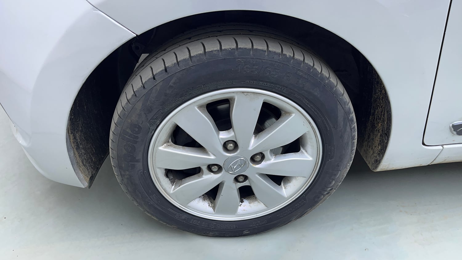 Used 2016 Hyundai Xcent SX 1.1 CRDi Diesel Manual tyres LEFT FRONT TYRE RIM VIEW