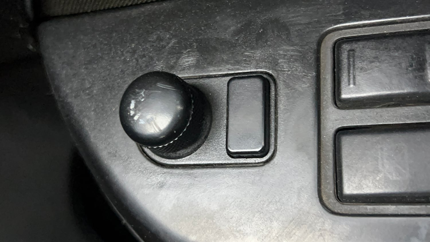 Used 2015 Maruti Suzuki Swift VXi Petrol Manual top_features Adjustable ORVM
