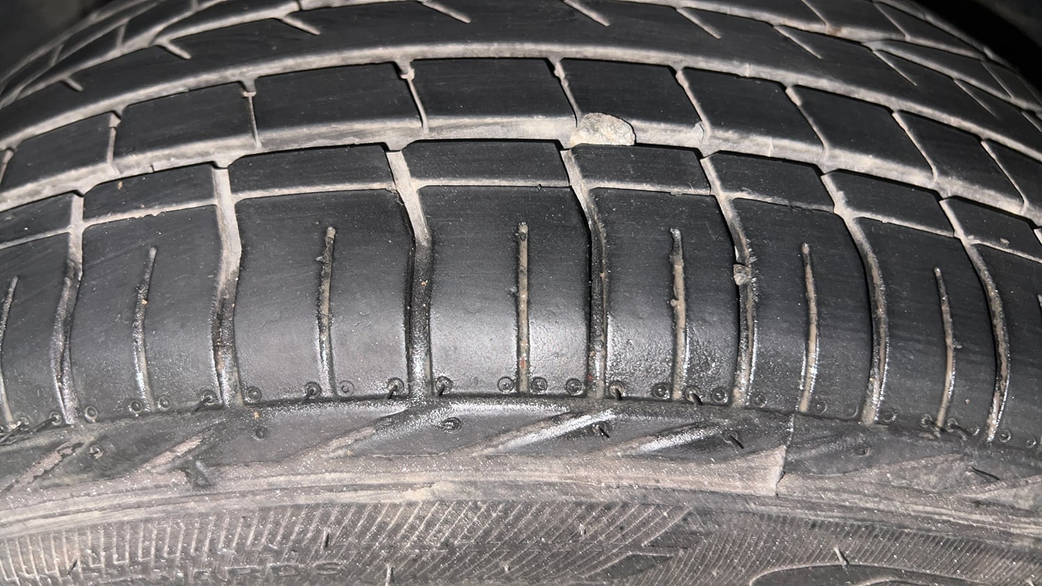 Used 2023 Tata Nexon XZ Plus LUXS Dual Tone Petrol Manual tyres LEFT FRONT TYRE TREAD VIEW