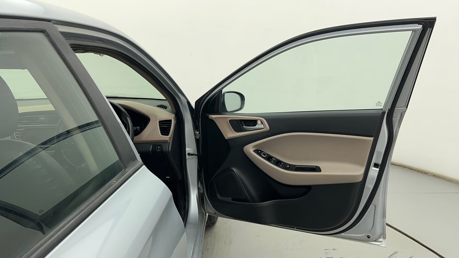 Used 2020 Hyundai Elite i20 Sportz Plus 1.2 Petrol Manual interior RIGHT FRONT DOOR OPEN VIEW
