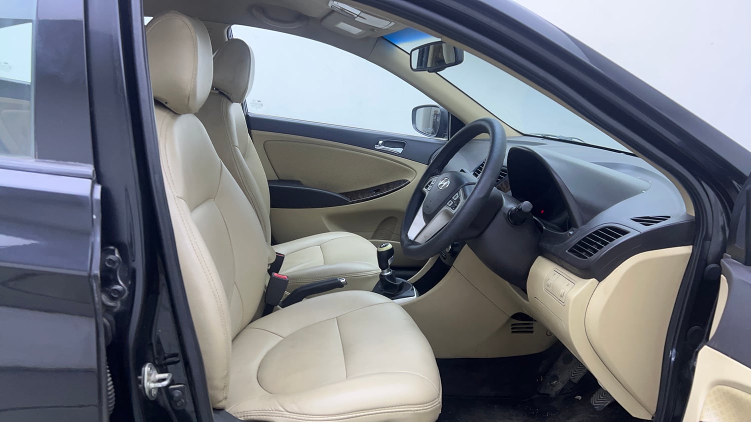 Used 2013 Hyundai Verna Fluidic 1.6 VTVT SX Petrol Manual interior RIGHT SIDE FRONT DOOR CABIN VIEW