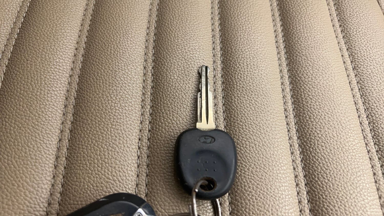 Used 2013 Hyundai i10 Sportz 1.2 Kappa2 Petrol Manual extra CAR KEY VIEW