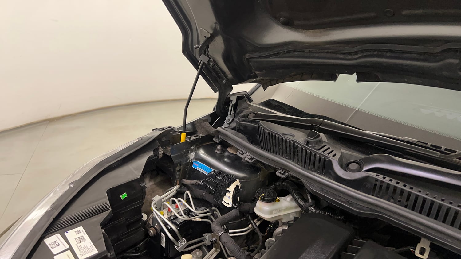 Used 2023 Tata Nexon XM (S) Diesel Diesel Manual engine ENGINE RIGHT SIDE HINGE & APRON VIEW
