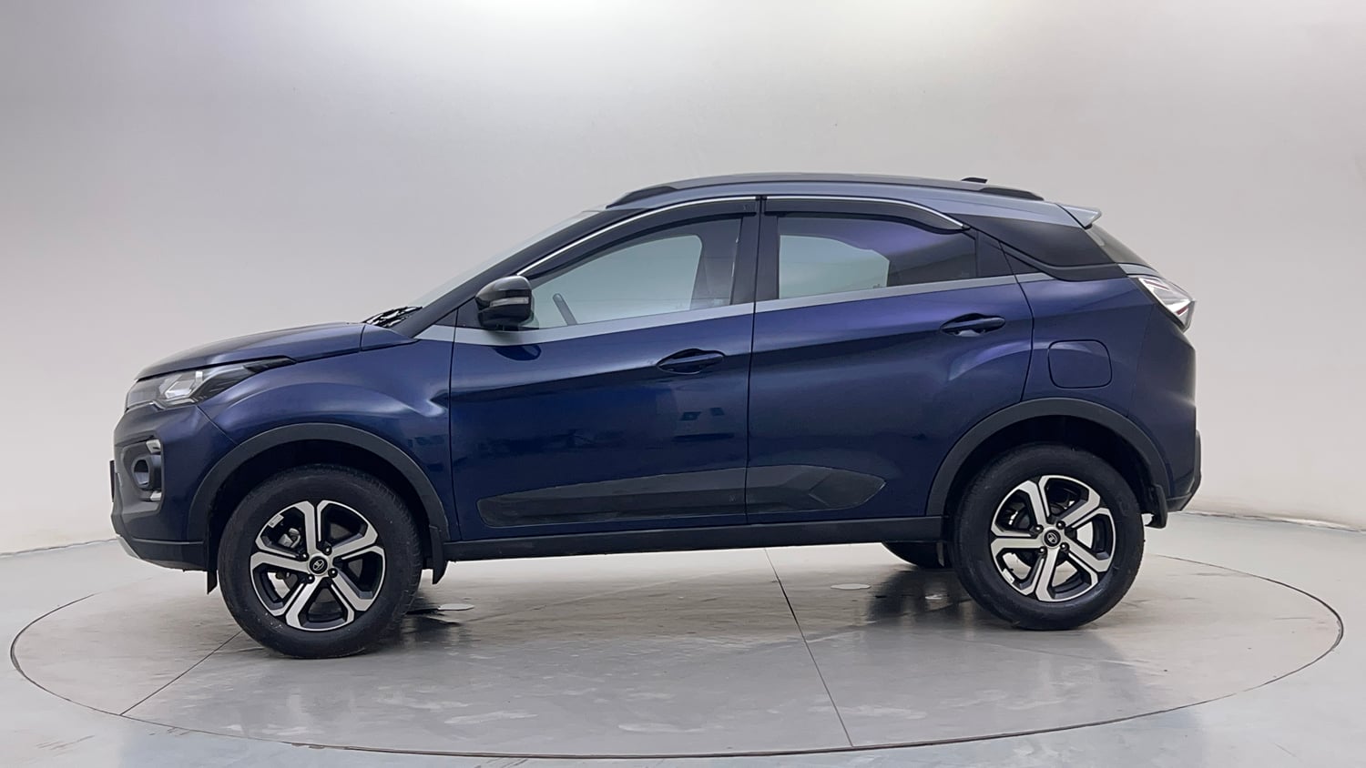 Used 2023 Tata Nexon XZ Plus LUXS Dual Tone Petrol Manual exterior LEFT SIDE VIEW