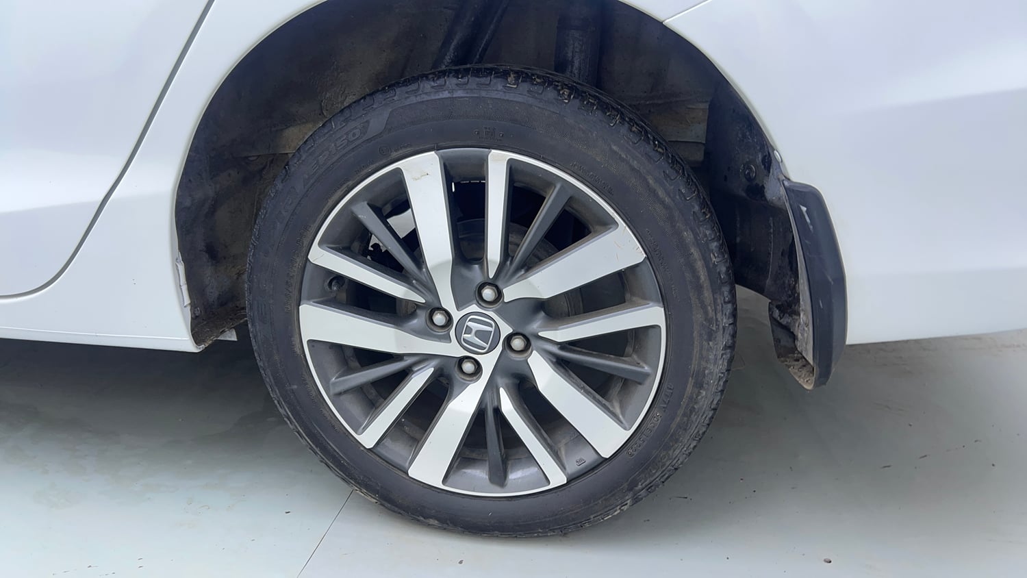 Used 2022 Honda City ZX Petrol Petrol Manual tyres LEFT REAR TYRE RIM VIEW