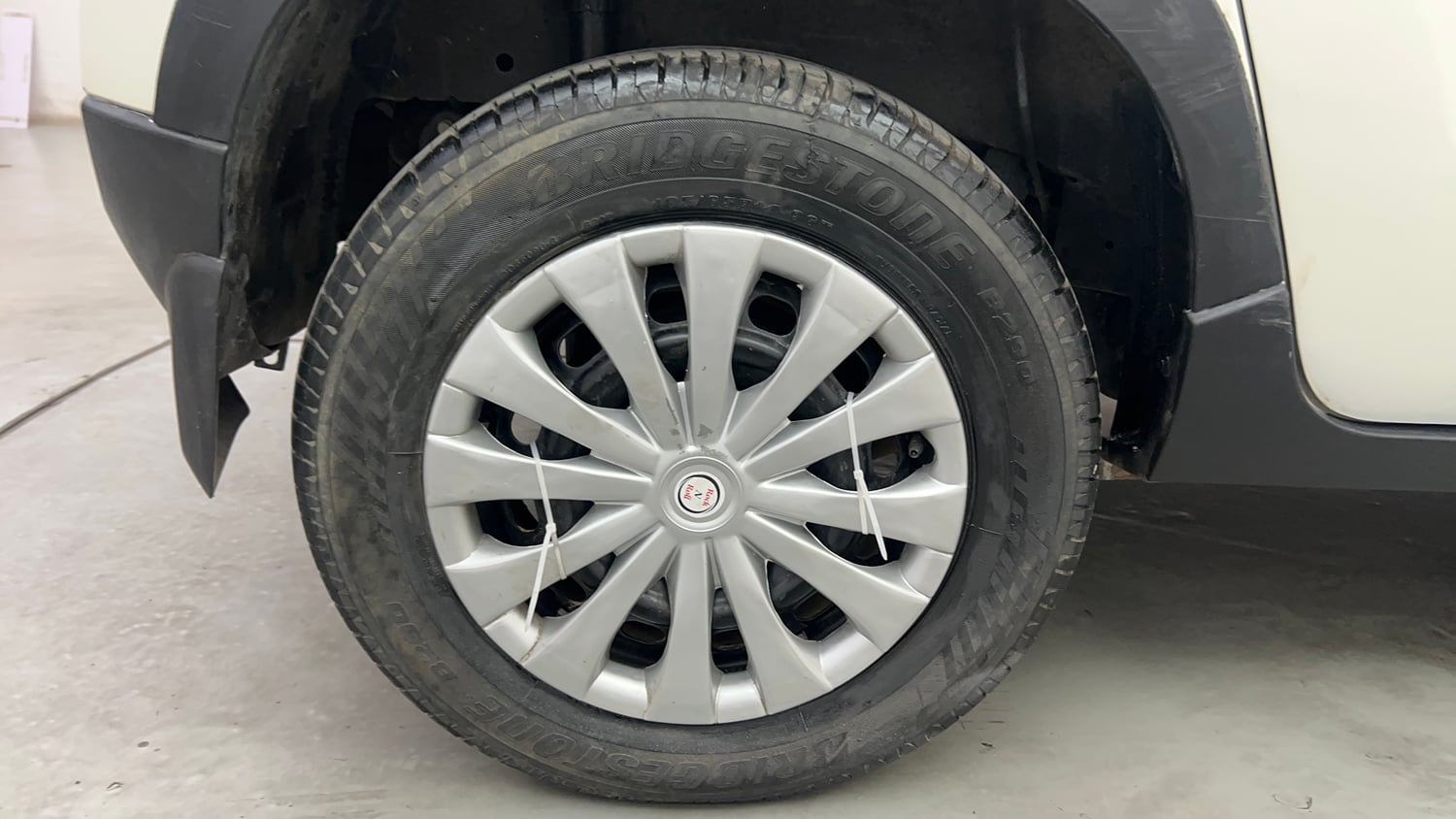 Used 2016 Mahindra KUV100 K4 6 STR Petrol Manual tyres RIGHT REAR TYRE RIM VIEW