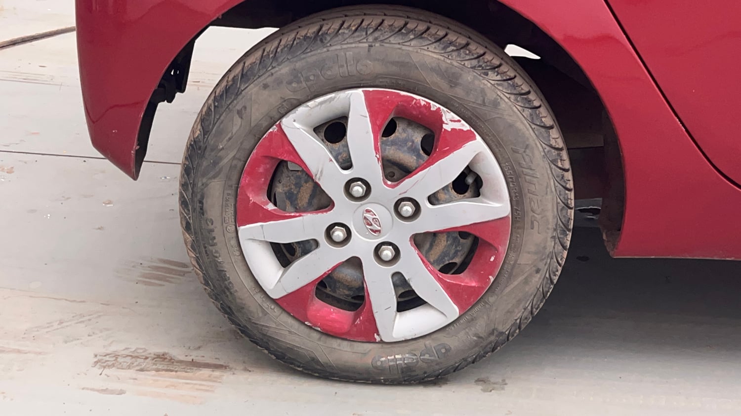 Used 2018 Hyundai Eon Magna + Petrol Manual tyres RIGHT REAR TYRE RIM VIEW