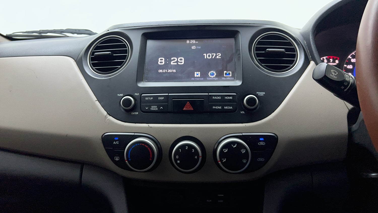 Used 2017 Hyundai Grand i10 Sportz (O) 1.2 Kappa VTVT Petrol Manual top_features Integrated (in-dash) music system