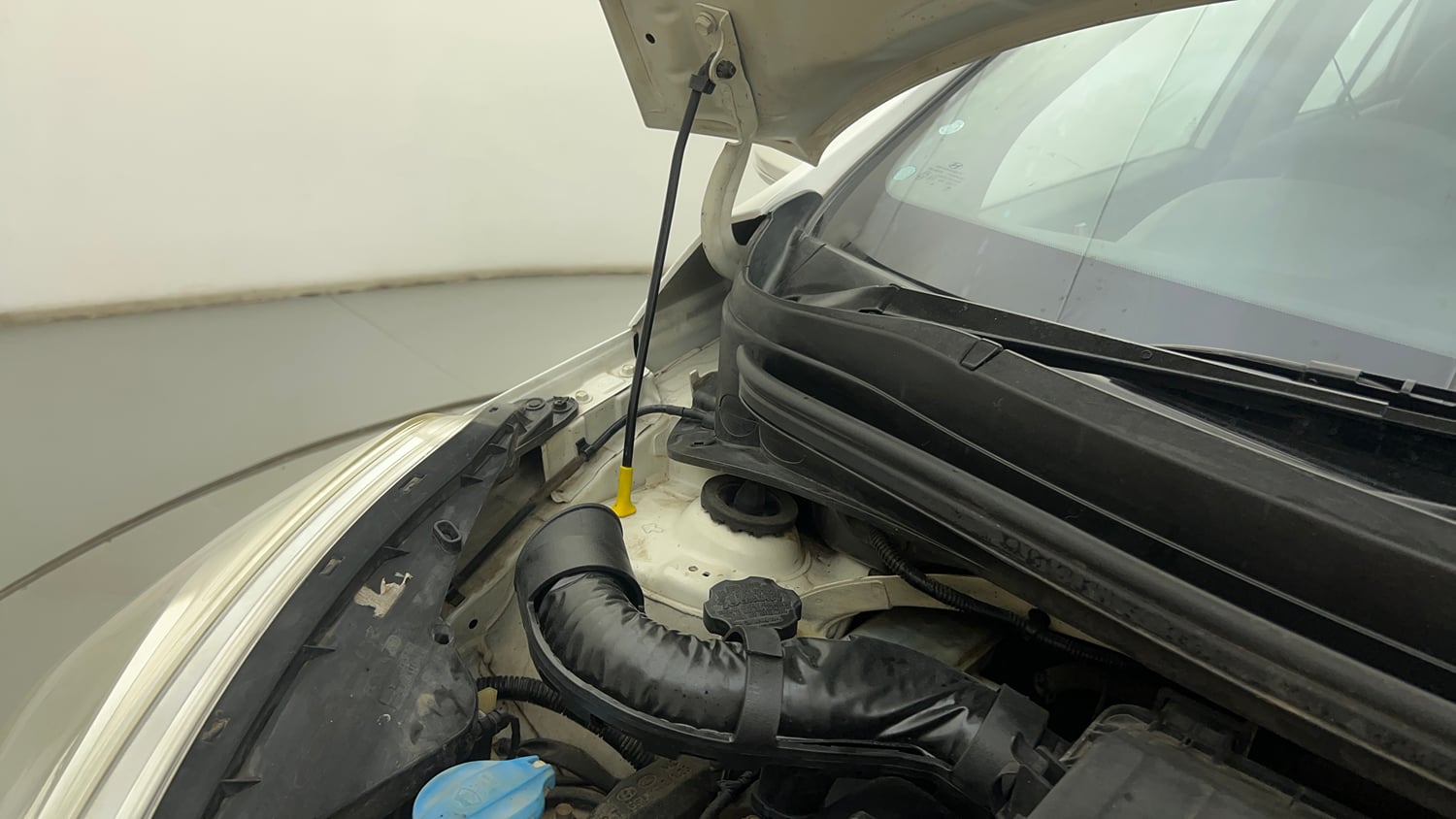 Used 2015 Hyundai Grand i10 Asta AT 1.2 Kappa VTVT Petrol Automatic engine ENGINE RIGHT SIDE HINGE & APRON VIEW