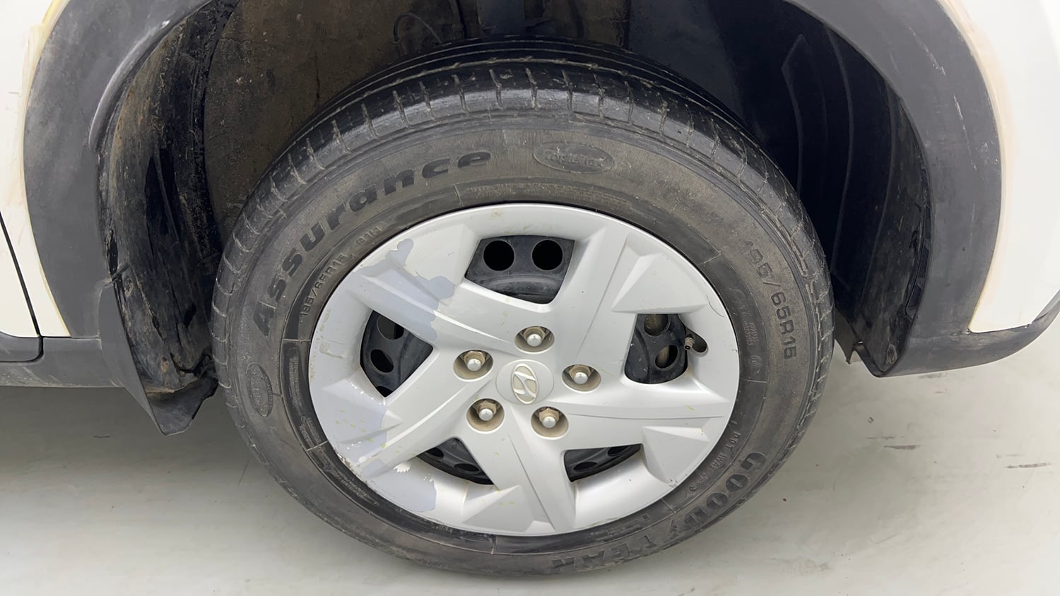 Used 2022 Hyundai Venue S 1.2 Petrol Petrol Manual tyres RIGHT FRONT TYRE RIM VIEW
