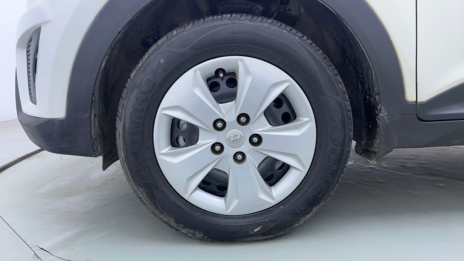 Used 2017 Hyundai Creta 1.6 E Plus Petrol Petrol Manual tyres LEFT FRONT TYRE RIM VIEW