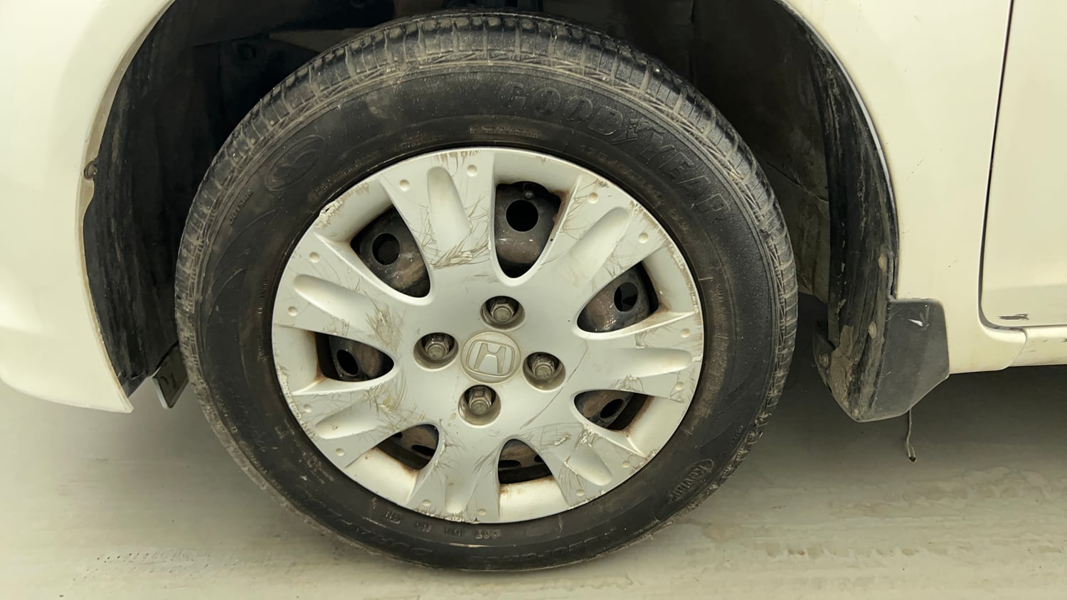 Used 2016 Honda Amaze 1.2 S i-VTEC Petrol Manual tyres LEFT FRONT TYRE RIM VIEW