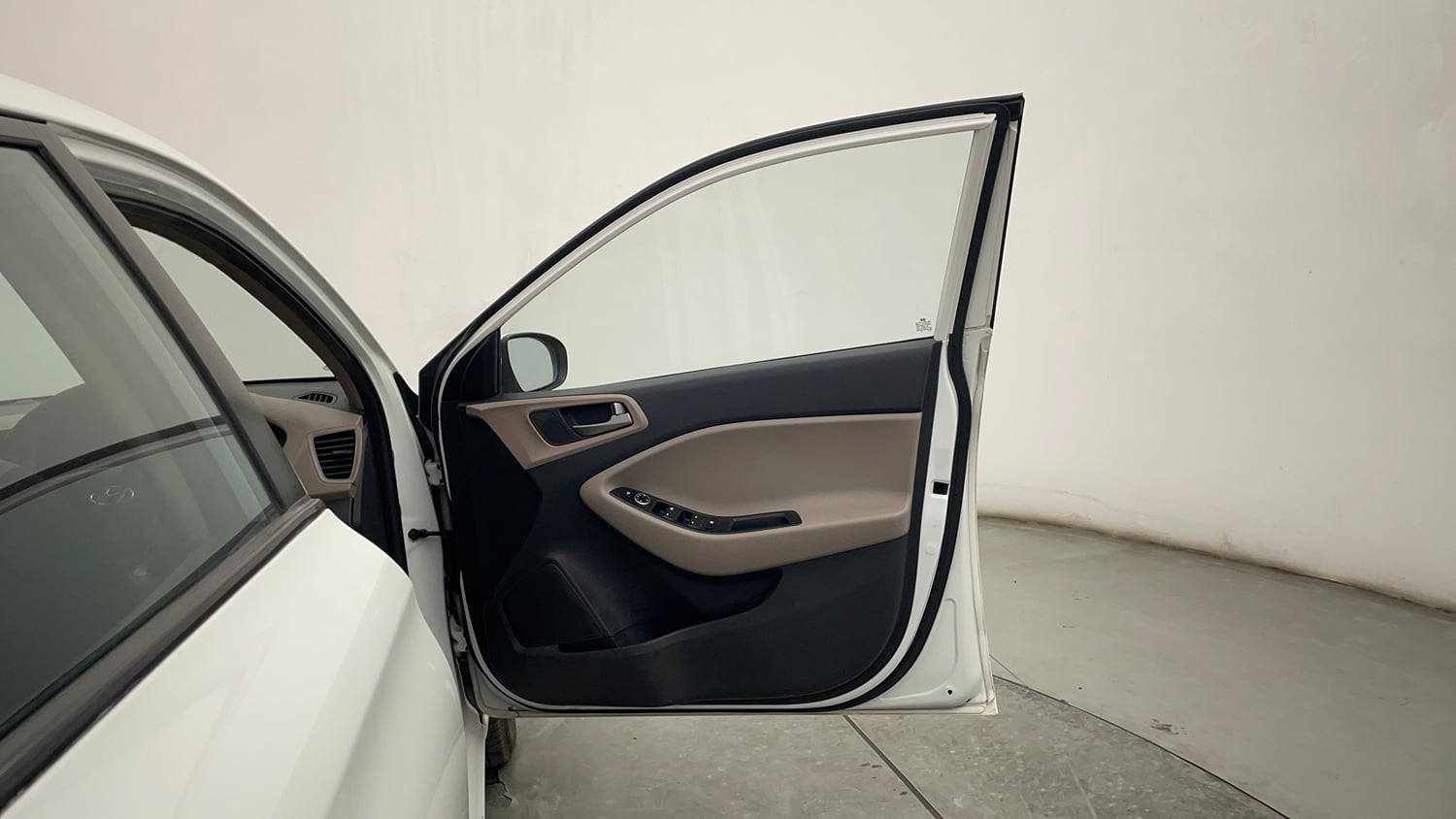 Used 2016 Hyundai Elite i20 Asta 1.2 (O) Petrol Manual interior RIGHT FRONT DOOR OPEN VIEW