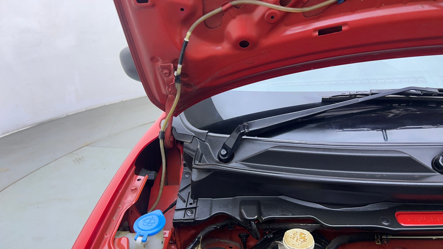 Used 2023 Maruti Suzuki S-Presso VXi S-CNG Cng Manual engine ENGINE RIGHT SIDE HINGE & APRON VIEW