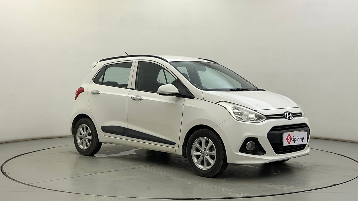 Used 2015 Hyundai Grand i10 Asta AT 1.2 Kappa VTVT Petrol Automatic exterior RIGHT FRONT CORNER VIEW