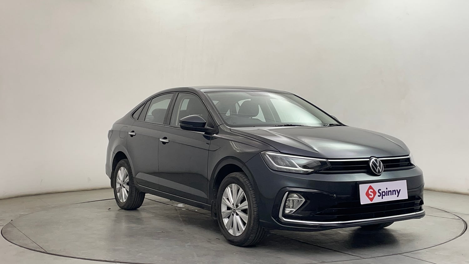 Used 2023 Volkswagen Virtus Highline 1.0 TSI AT Petrol Automatic exterior RIGHT FRONT CORNER VIEW