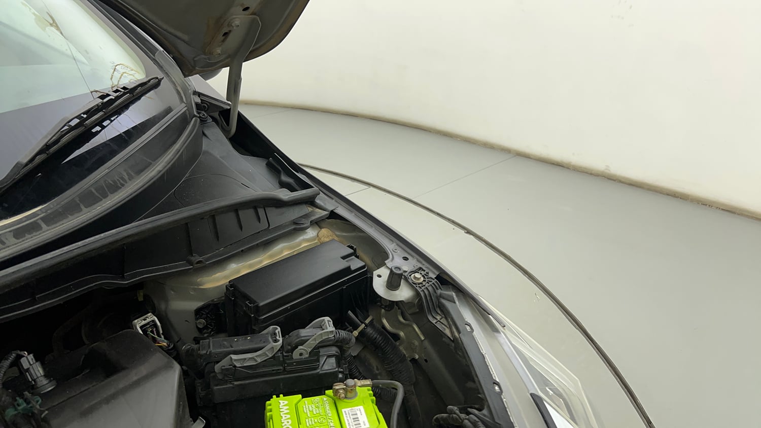 Used 2019 Honda City V CVT Petrol Petrol Automatic engine ENGINE LEFT SIDE HINGE & APRON VIEW