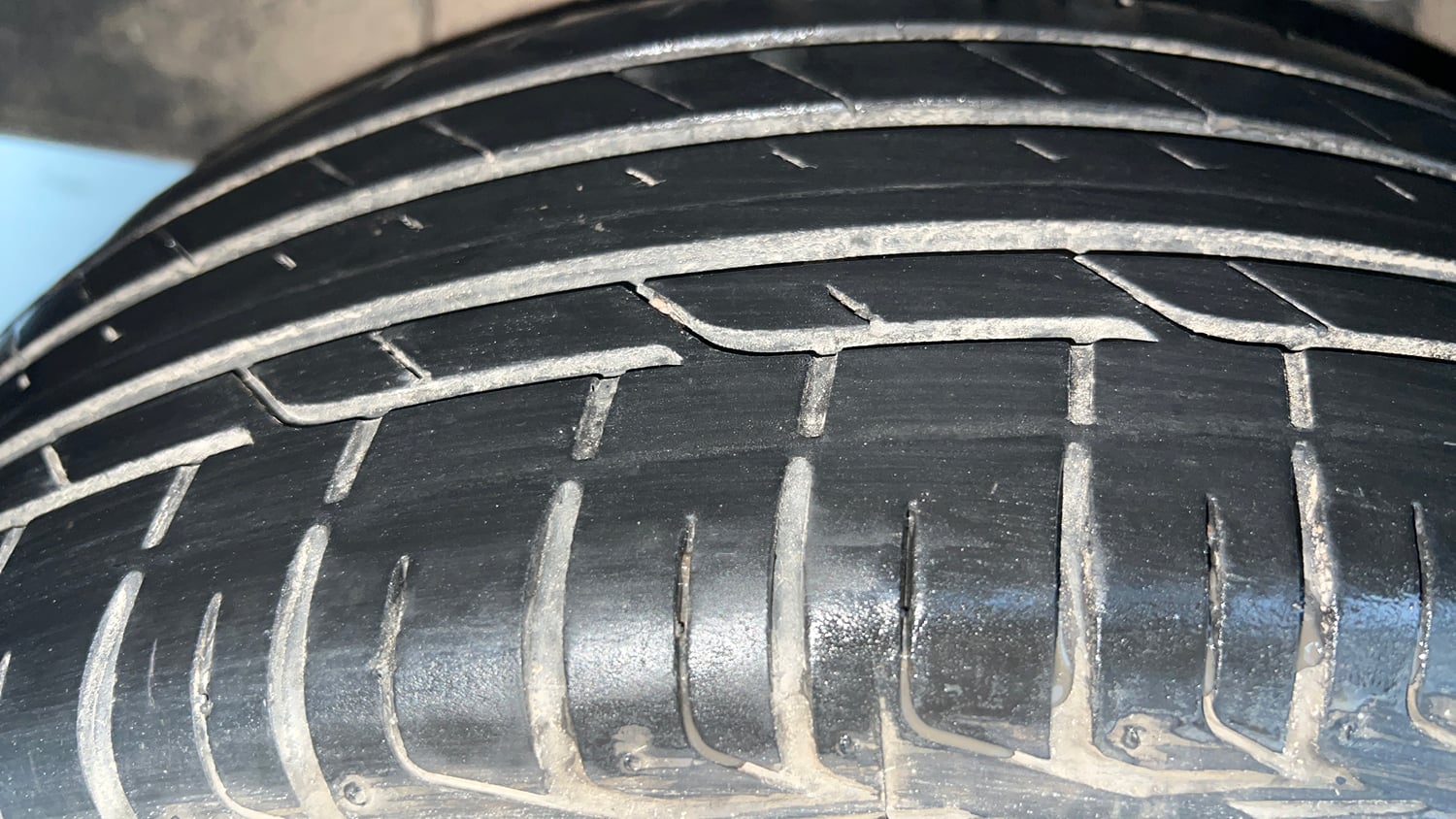 Used 2023 Nissan Magnite XE Petrol Manual tyres RIGHT REAR TYRE TREAD VIEW