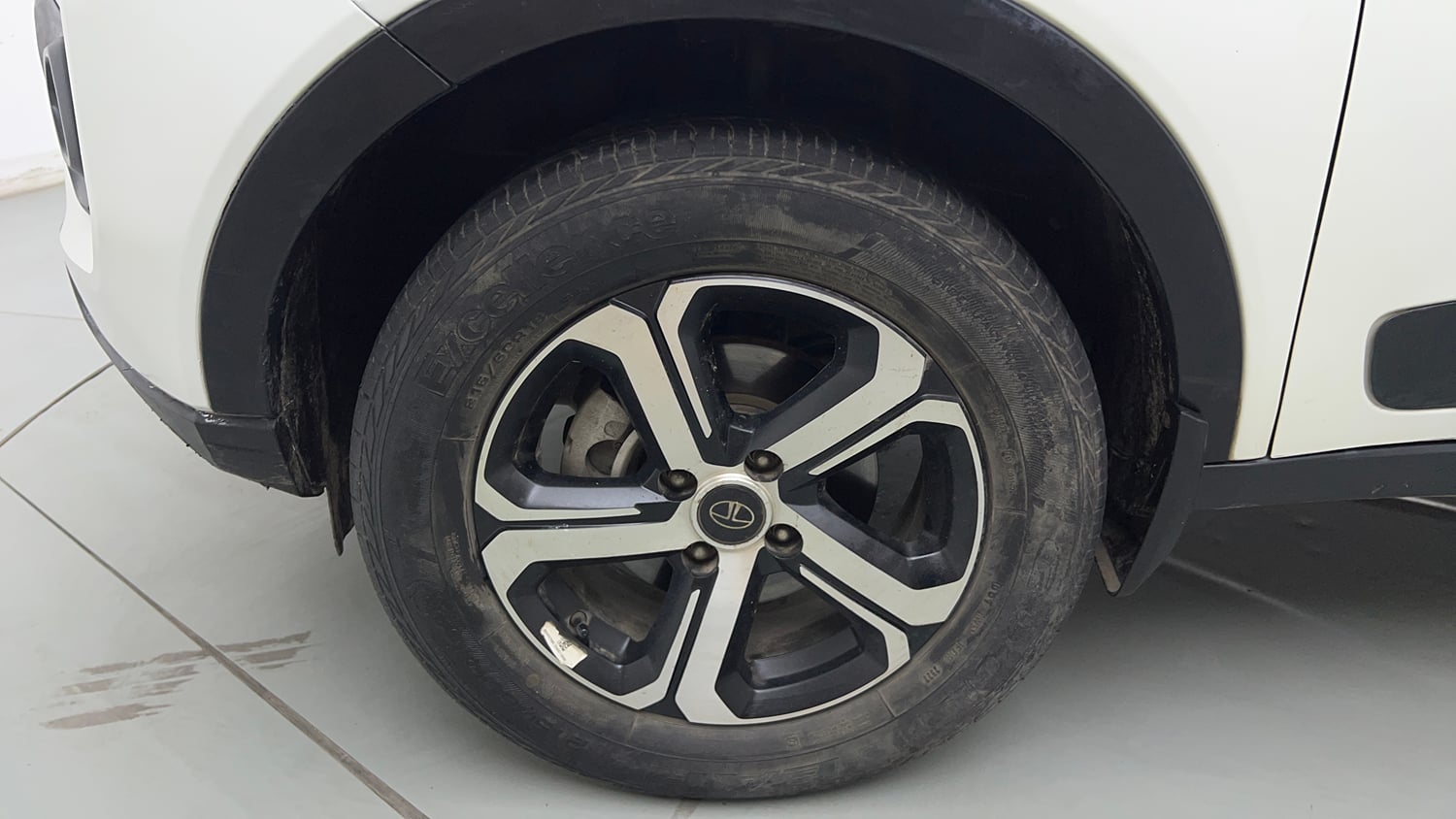 Used 2022 Tata Nexon XZA Plus (HS) Petrol Automatic tyres LEFT FRONT TYRE RIM VIEW