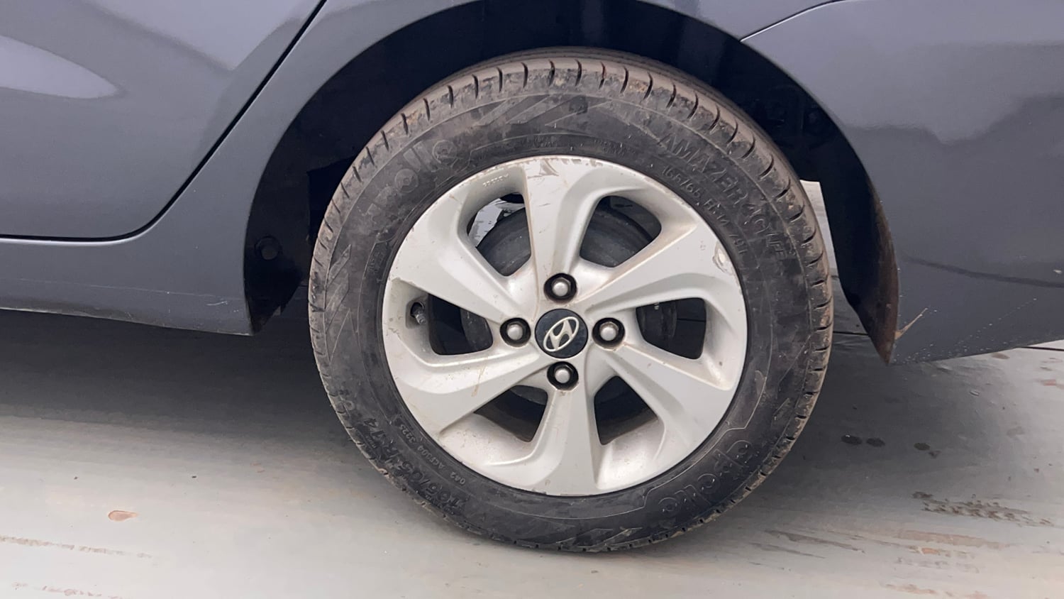 Used 2019 Hyundai Xcent SX Petrol Manual tyres LEFT REAR TYRE RIM VIEW