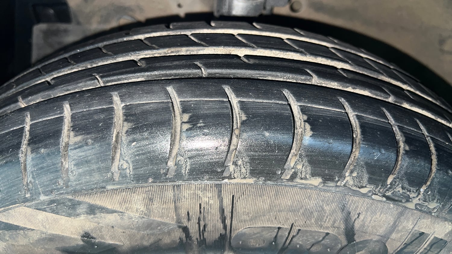 Used 2015 Maruti Suzuki Swift VXi Petrol Manual tyres LEFT FRONT TYRE TREAD VIEW
