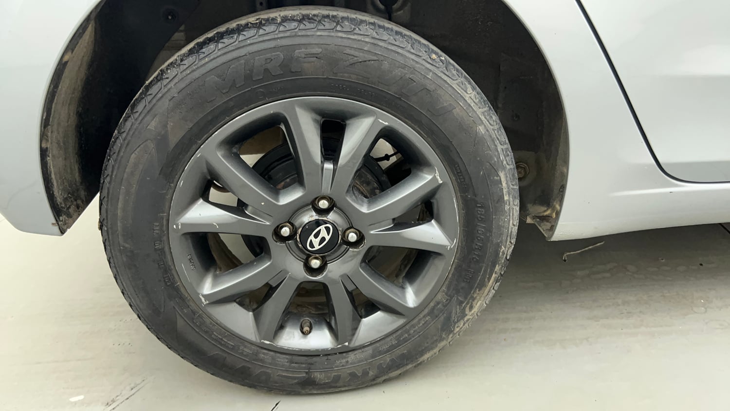 Used 2020 Hyundai Elite i20 Sportz Plus 1.2 Petrol Manual tyres RIGHT REAR TYRE RIM VIEW