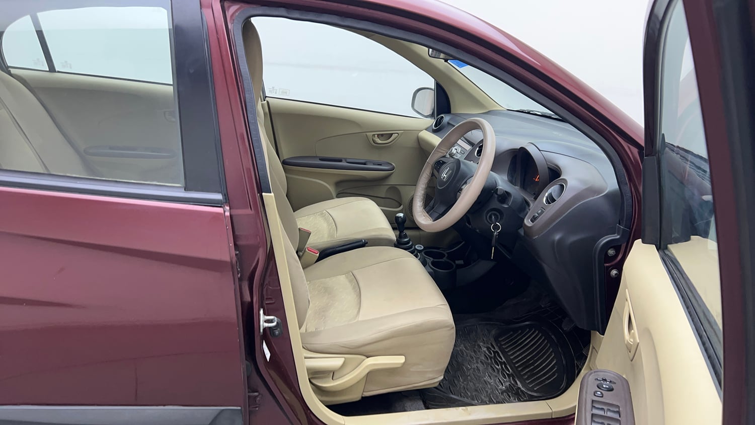 Used 2013 Honda Amaze 1.2 S i-VTEC Petrol Manual interior RIGHT SIDE FRONT DOOR CABIN VIEW