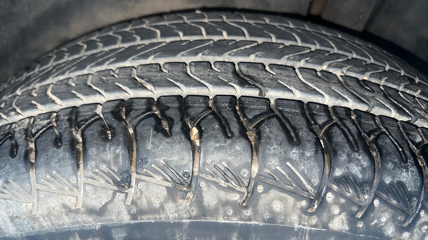 Used 2023 Maruti Suzuki Grand Vitara Alpha Dual Tone Smart Hybrid Petrol Manual tyres LEFT REAR TYRE TREAD VIEW