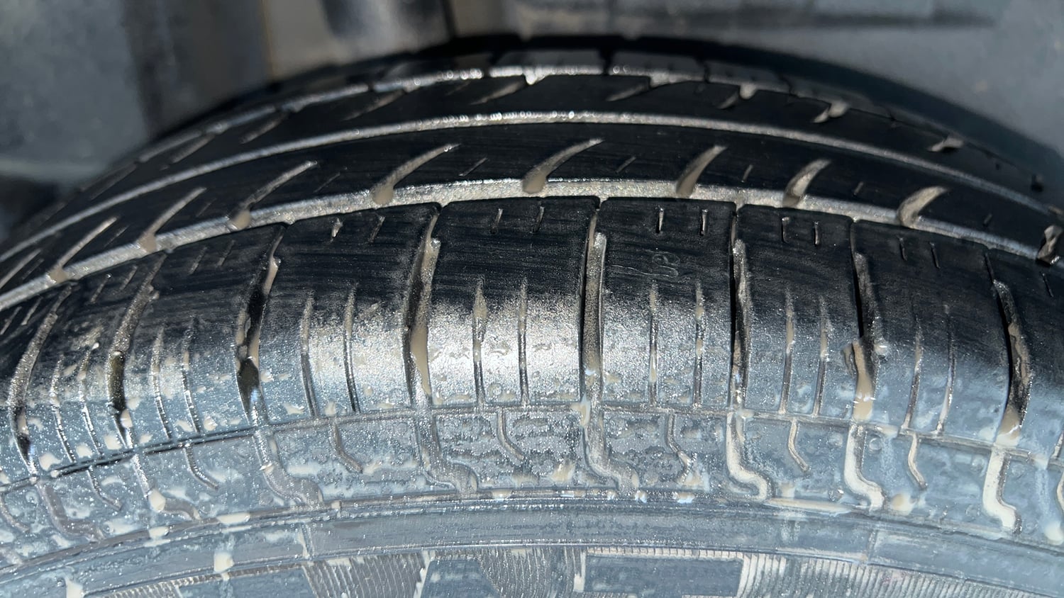 Used 2017 Maruti Suzuki Dzire VXi AMT Petrol Automatic tyres RIGHT REAR TYRE TREAD VIEW