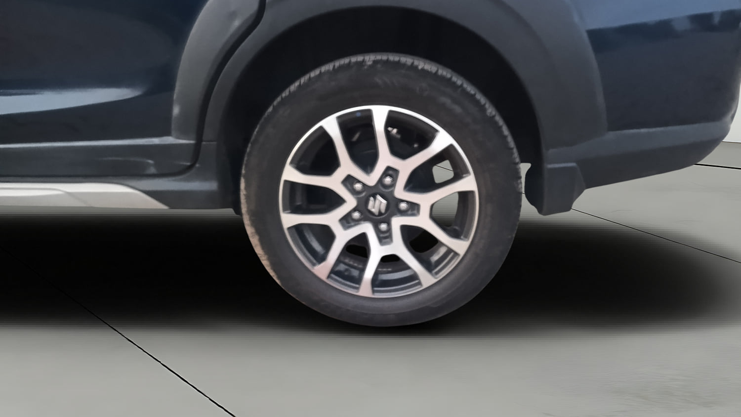 Used 2024 Maruti Suzuki XL6 Zeta MT Petrol Petrol Manual tyres LEFT REAR TYRE RIM VIEW