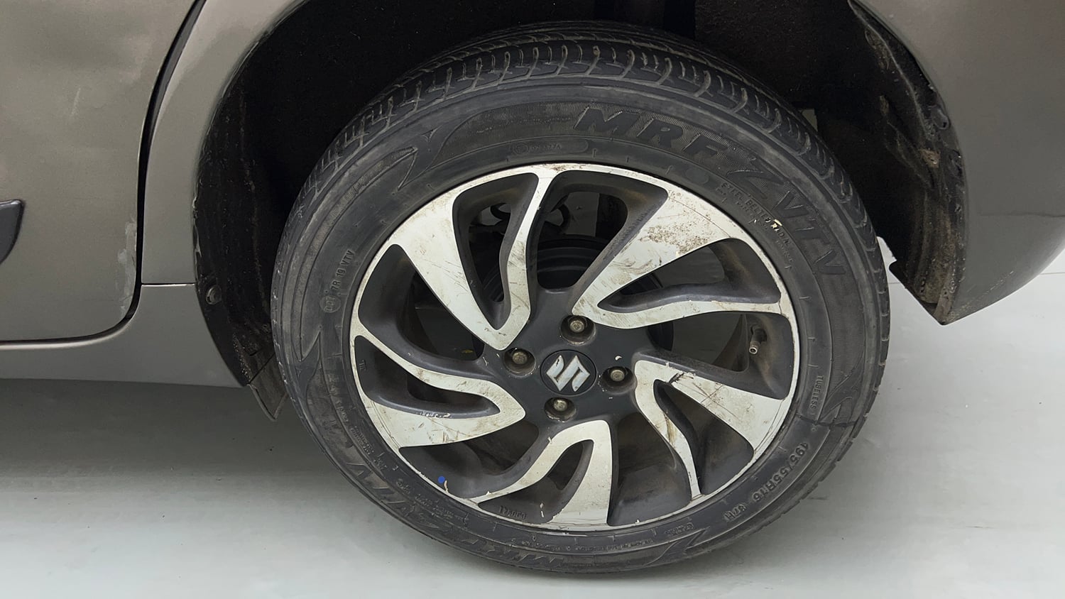 Used 2020 Maruti Suzuki Baleno Zeta Petrol Manual tyres LEFT REAR TYRE RIM VIEW